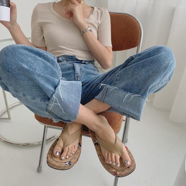 Flat bottom wild beach flip flops (2)