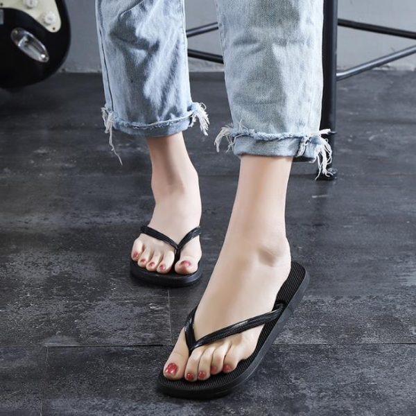 Monochrome flat comfortable flip flops (2)
