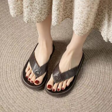 Anti-slip fashion women’s leather flip flops for summer