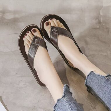 Anti-slip fashion women’s leather flip flops for summer