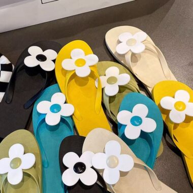 custom anti-slip beach women rubber flip flops factory