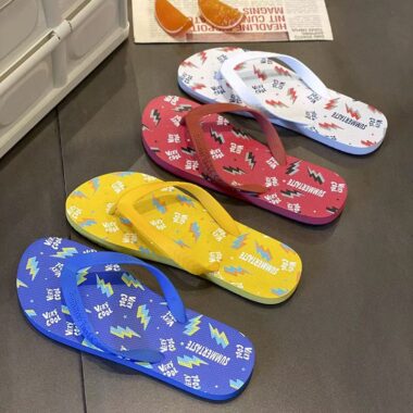 custom cartoon anti-slip men rubber flip flops manufacturer