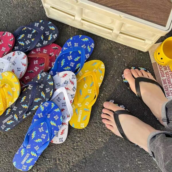 custom cartoon anti-slip men rubber flip flops manufacturer