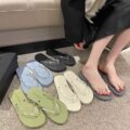 custom cute versatile women rubber flip flops supplier