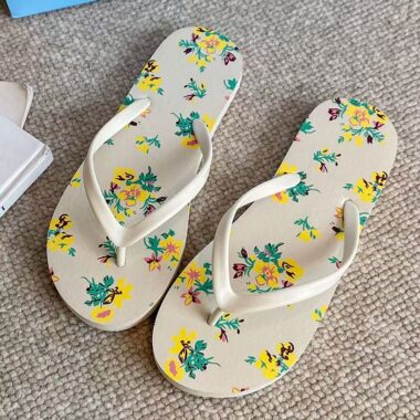 Custom summer fashion women PVC flip flops wholesale