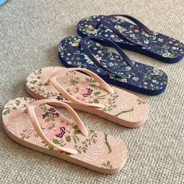 Custom summer fashion women PVC flip flops wholesale