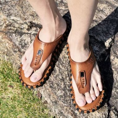 Durable non-slip men’s leather flip flops for summer