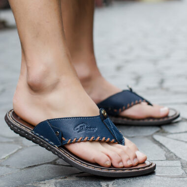 Stylish non-slip men’s leather flip flops for summer