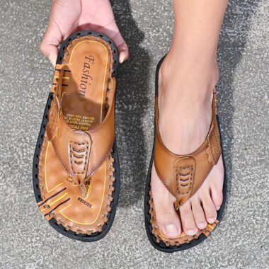 Stylish non-slip men’s leather flip flops for summer