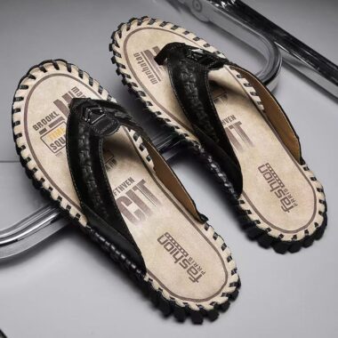 Outdoor casual men’s leather flip flops for summer