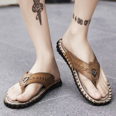 Outdoor casual men’s leather flip flops for summer