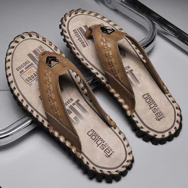 Outdoor casual men’s leather flip flops for summer