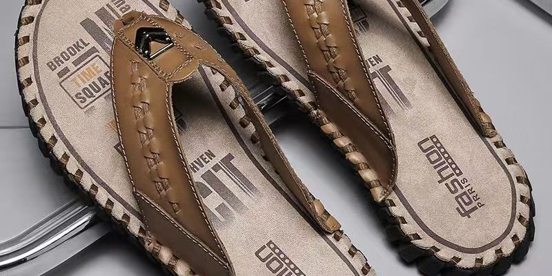 Outdoor casual men’s leather flip flops for summer
