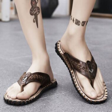 Outdoor casual men’s leather flip flops for summer