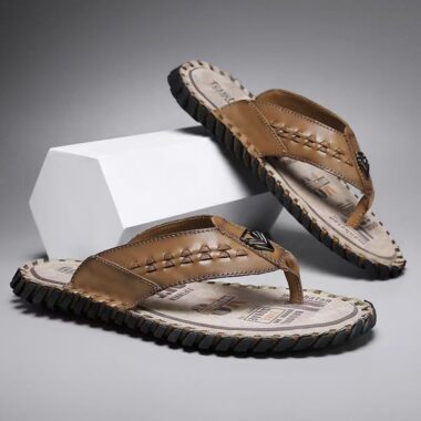 Outdoor casual men’s leather flip flops for summer