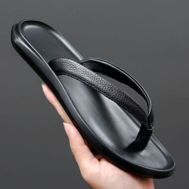 Trendy outdoor men’s leather flip flops