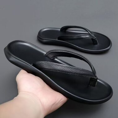 Trendy outdoor men’s leather flip flops