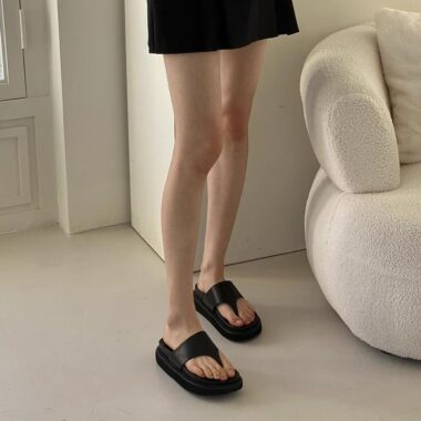 Lightweight Platform Women Leather Flip Flops with Thick Sole