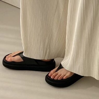 Lightweight Platform Women Leather Flip Flops with Thick Sole